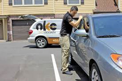 Why It Is Better To Hire A Professional Car Locksmith?