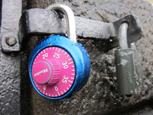 How Does A Combination Lock Unlock? Keyless Security Explained.