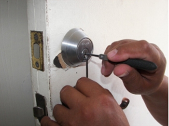 Oklahoma City Locksmith Tips to Stay Safe from Scams